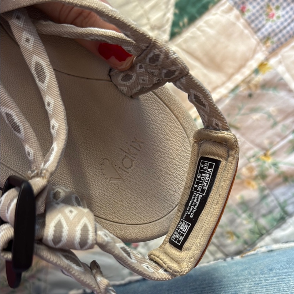Viakix Stylish Beige Strappy Sandals hiking - Picture 7 of 8